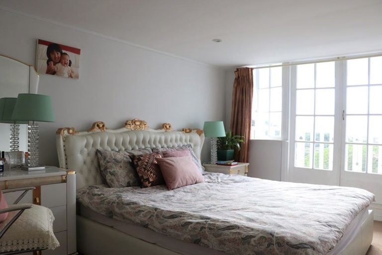 Photo of property in 17 Waimana Avenue, Northcote Point, Auckland, 0627