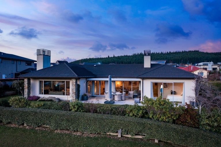 Photo of property in 15 Valley Crescent, Wanaka, 9305