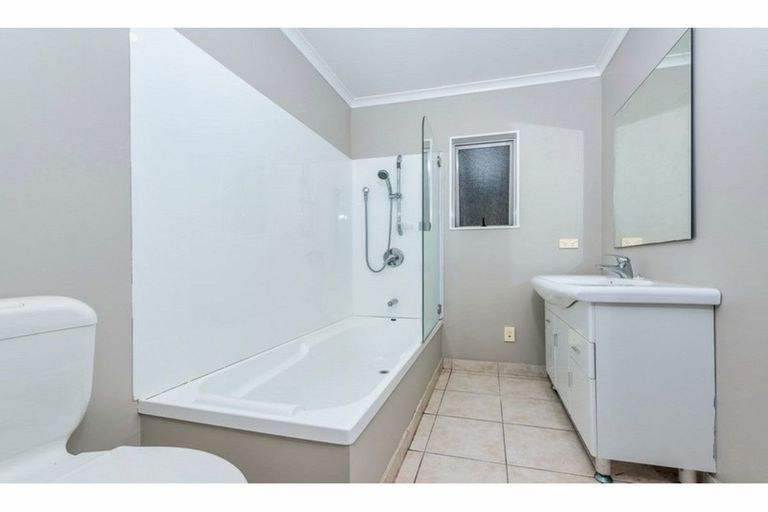 Photo of property in 8/61 The Avenue, Albany, Auckland, 0632