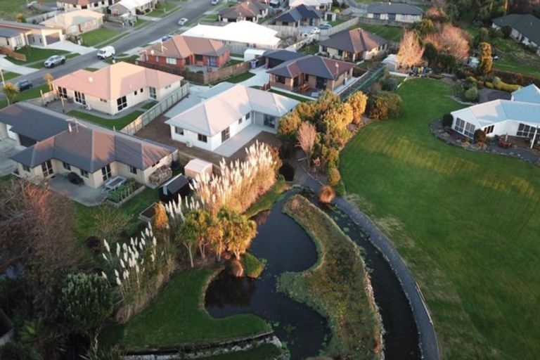 Photo of property in 25 Barry Curtis Place, Levin, 5510