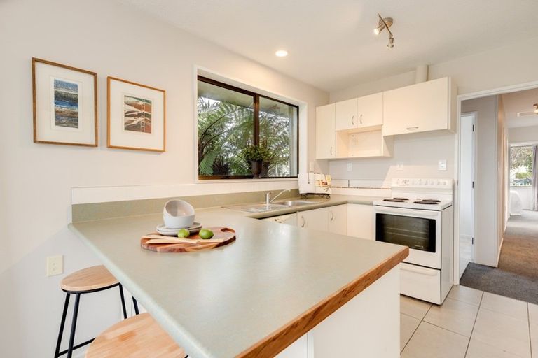 Photo of property in 21 Clivedon Place, Redwood, Christchurch, 8051