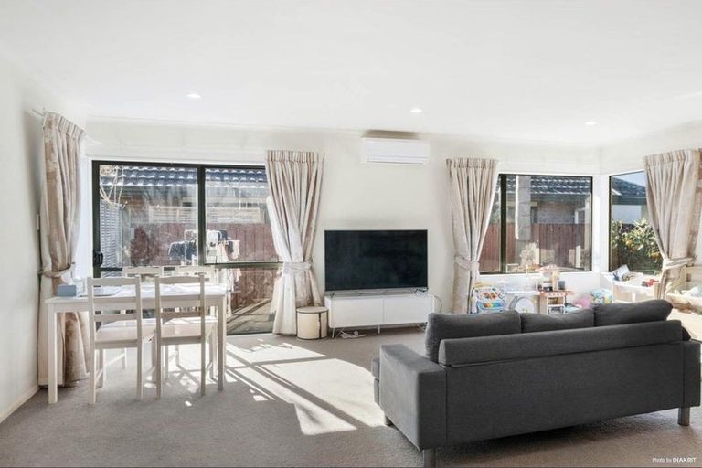 Photo of property in 143a Colwill Road, Massey, Auckland, 0614