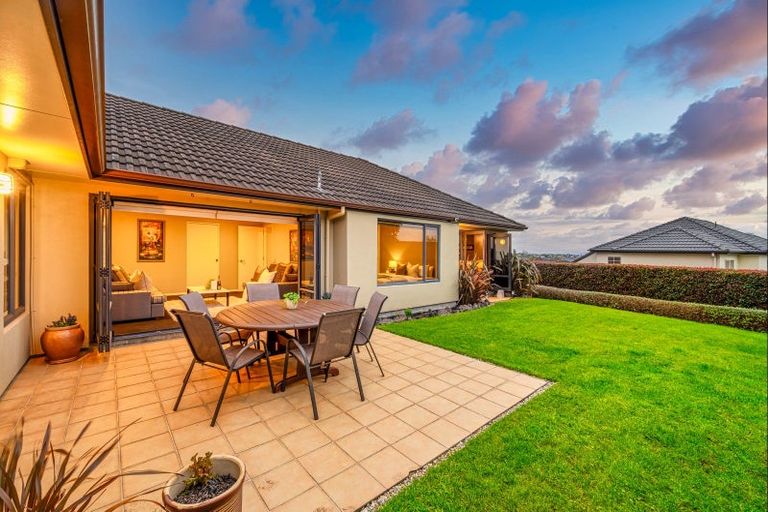 Photo of property in 27 Lansell Drive, East Tamaki Heights, Auckland, 2016