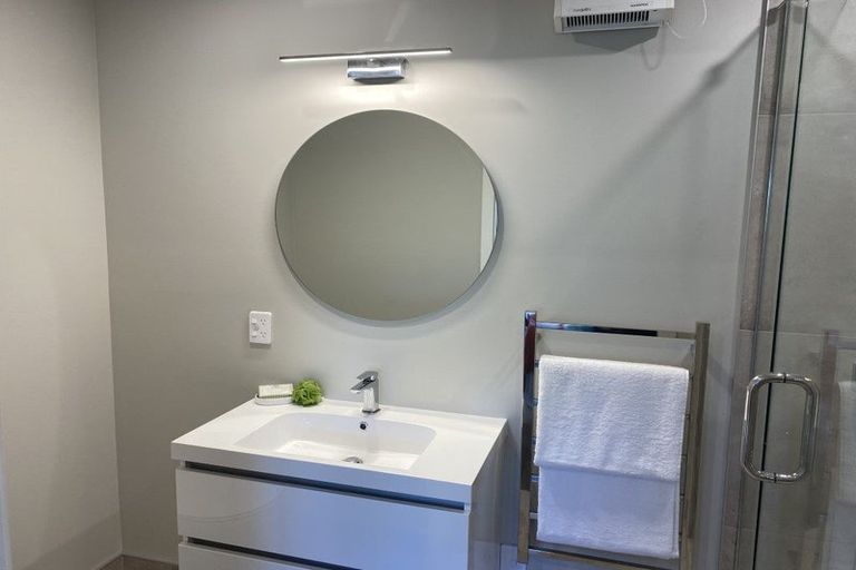 Photo of property in 2/7 Grays Road, Plimmerton, Porirua, 5026