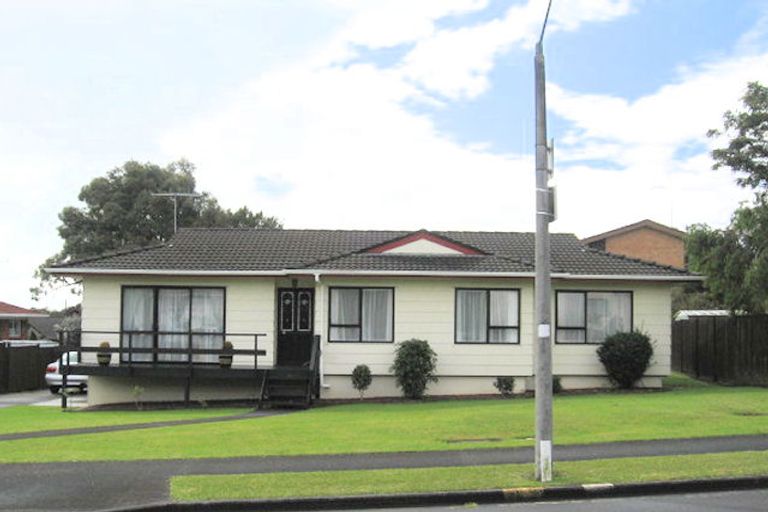 Photo of property in 16 Benygloe Place, Highland Park, Auckland, 2010
