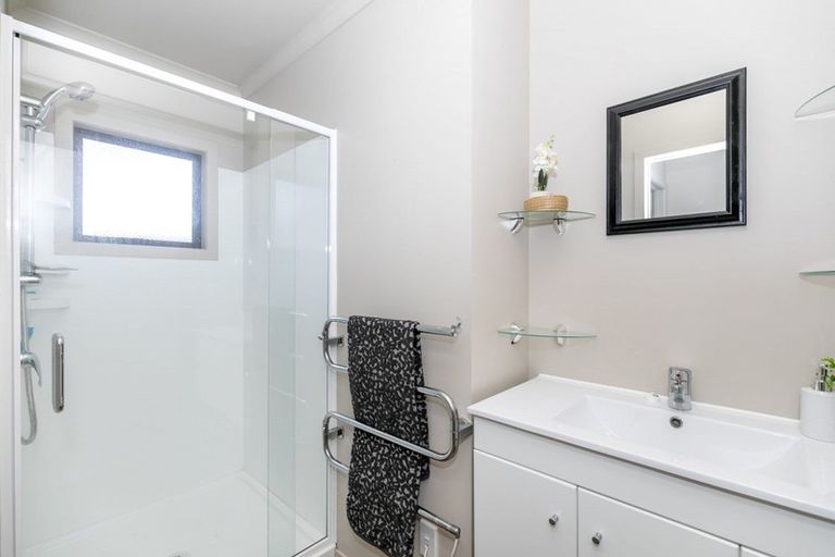 Photo of property in 24 Pointon Glade, Grandview Heights, Hamilton, 3200