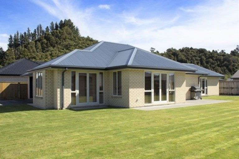 Photo of property in 16 Ridgeway Drive, Greymouth, 7805