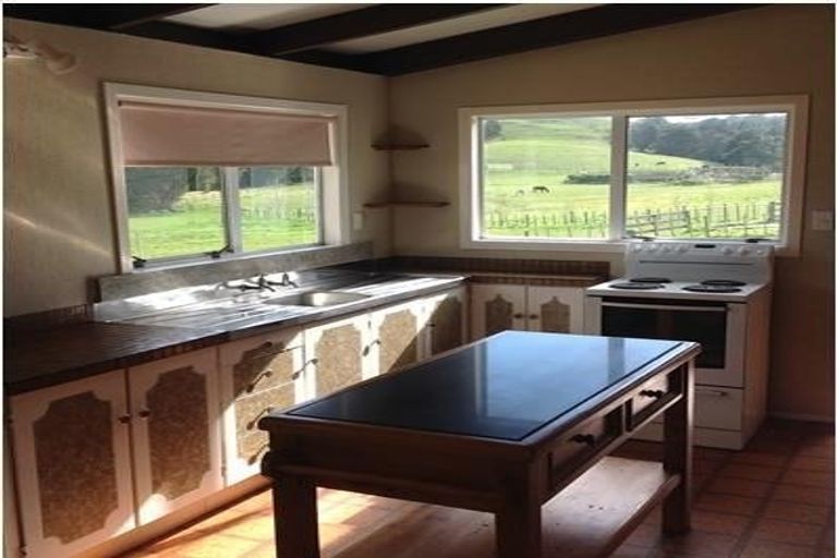 Photo of property in 15 Wairere Valley Road, Paparoa, 0571