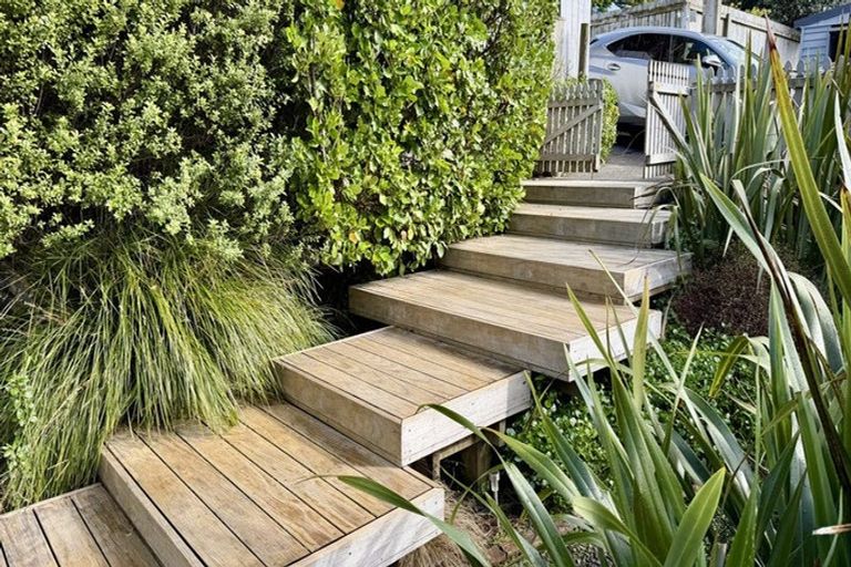 Photo of property in 107 Birkdale Road, Birkdale, Auckland, 0626