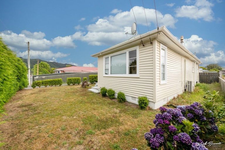 Photo of property in 18 Ebdentown Street, Ebdentown, Upper Hutt, 5018
