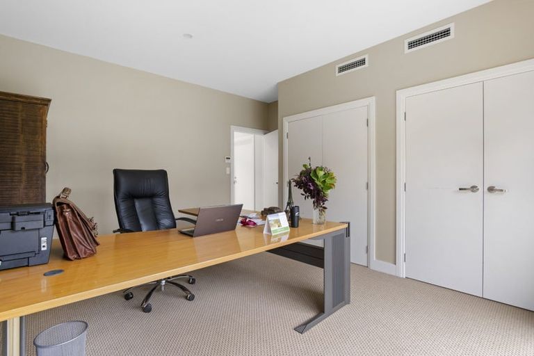 Photo of property in 12 Veale Road, Frankleigh Park, New Plymouth, 4310