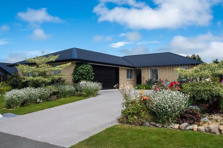 Photo of property in 19 Eric Batchelor Place, Waimate, 7924