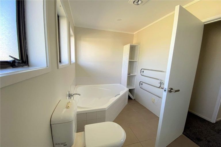 Photo of property in 39 Oreil Avenue, West Harbour, Auckland, 0618