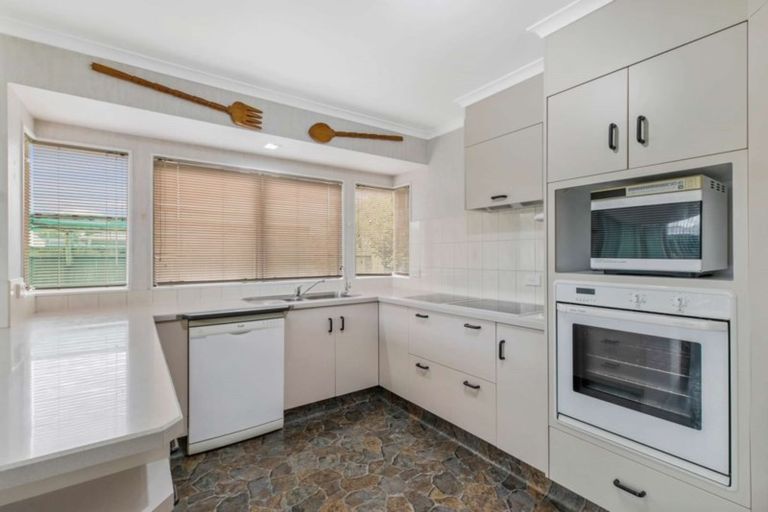 Photo of property in 24 Pacific View Road, Papamoa Beach, Papamoa, 3118