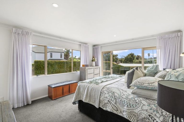 Photo of property in 8 Stonedge Lane, Rosedale, Auckland, 0632