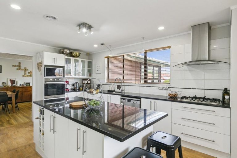 Photo of property in 12 Cullen Place, Tawa, Wellington, 5028