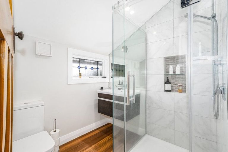 Photo of property in 61 Oroua Street, Eastbourne, Lower Hutt, 5013