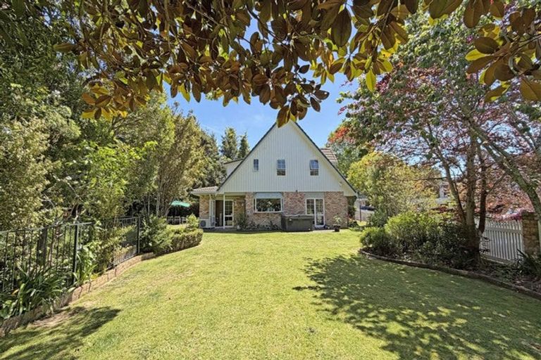 Photo of property in 35 Ravenstone Place, Chatswood, Auckland, 0626