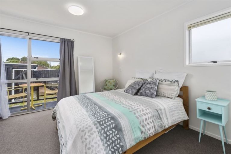 Photo of property in 1/317 Triangle Road, Massey, Auckland, 0614