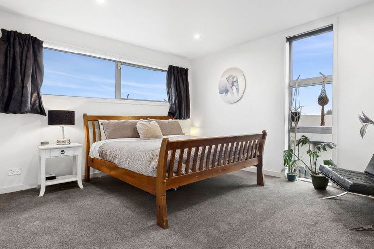 Photo of property in 15 Marbleleaf Lane, Albert Town, Wanaka, 9305