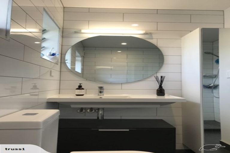 Photo of property in 1/54 Ayton Drive, Totara Vale, Auckland, 0629