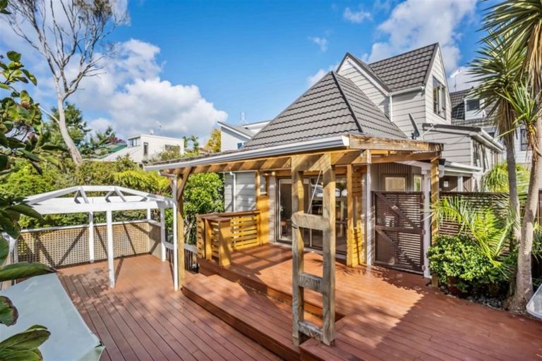 Photo of property in 2/6 Miraka Place, Birkenhead, Auckland, 0626