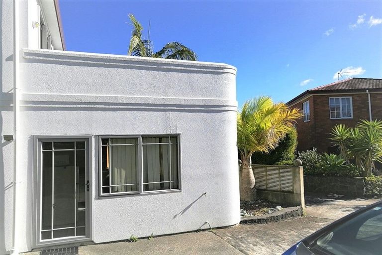 Photo of property in 18 Cheryl Place, Hillcrest, Auckland, 0627