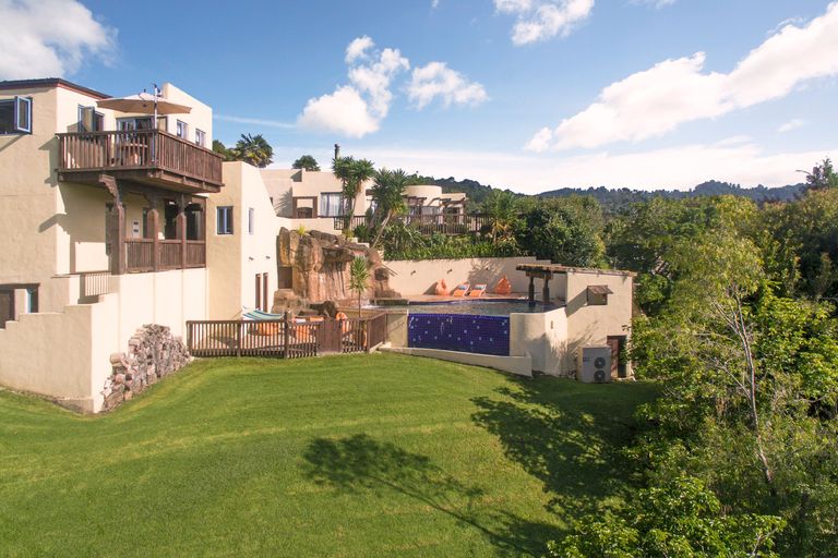 Photo of property in 9 Laingrange Place, Laingholm, Auckland, 0604