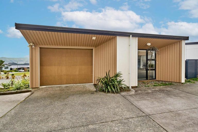 Photo of property in 32 Tea Tree Lane, Woodridge, Wellington, 6037