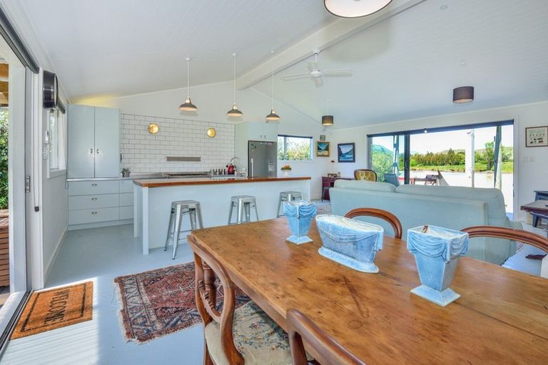 Photo of property in 14 Monkhouse Street, Tolaga Bay, 4077