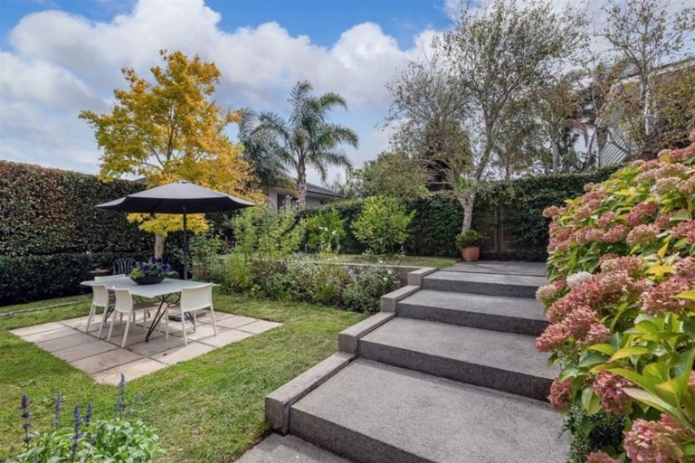 Photo of property in 2/9 Maleme Avenue, Belmont, Auckland, 0622