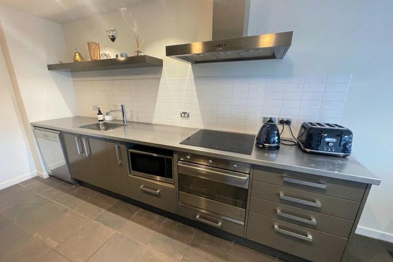 Photo of property in Portal Apartments, 4b/42 Cable Street, Te Aro, Wellington, 6011