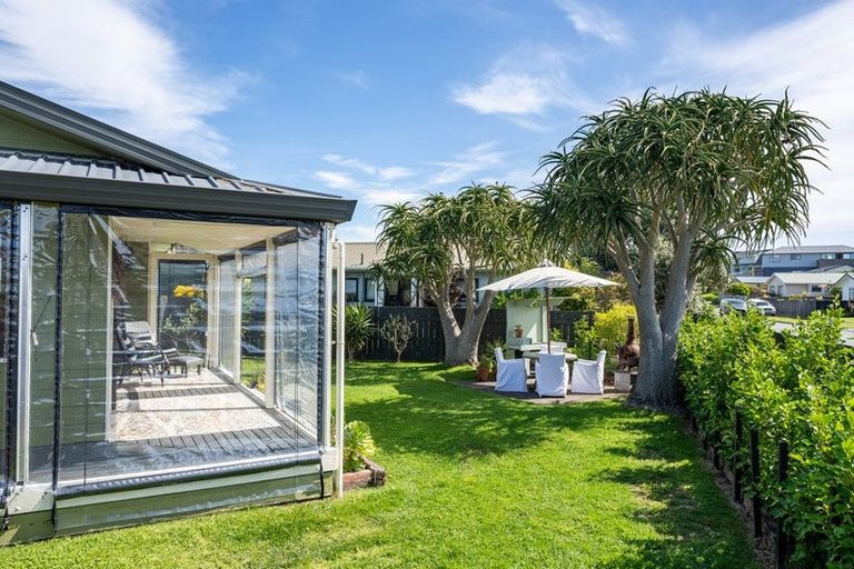 Photo of property in 88 Queens Road, Waikanae Beach, Waikanae, 5036