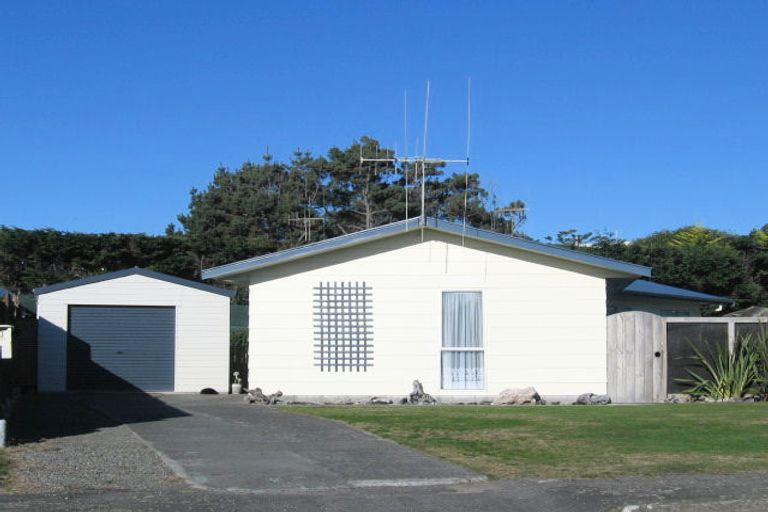 Photo of property in 10 Health Camp Road, Otaki Beach, Otaki, 5512