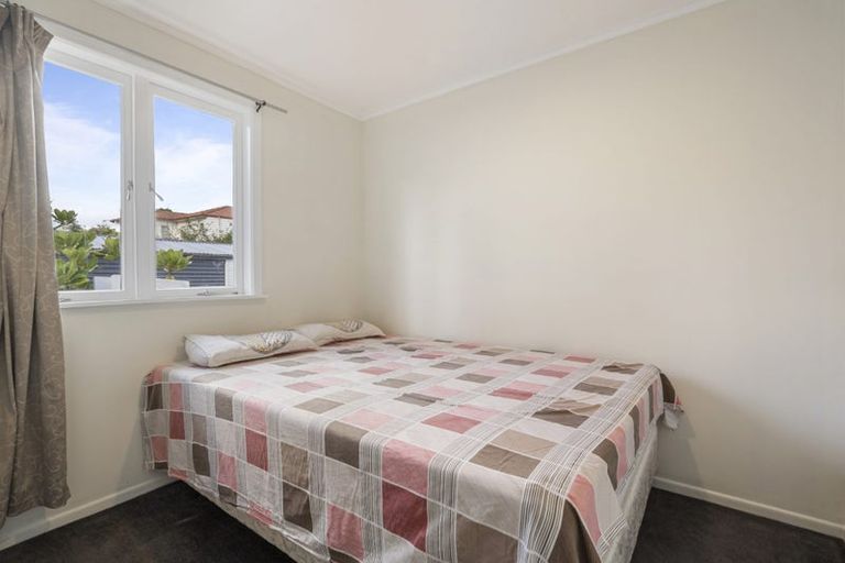 Photo of property in 2/1a Becroft Drive, Forrest Hill, Auckland, 0620