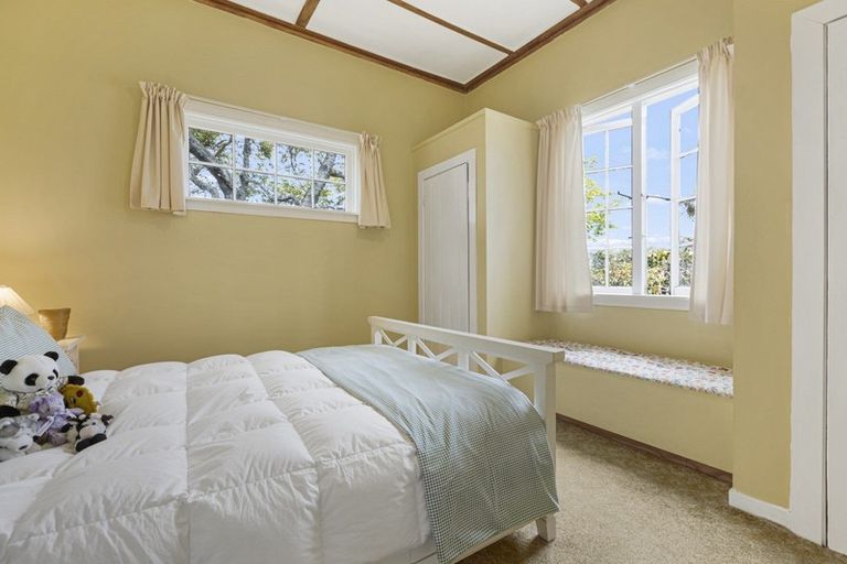 Photo of property in 2 Hoyle Place, New Plymouth, 4310