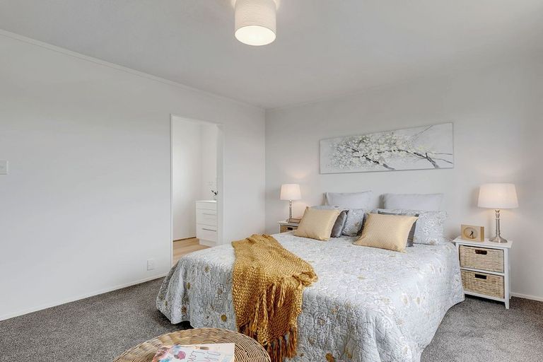 Photo of property in 10 Kahu Road, Paremata, Porirua, 5024