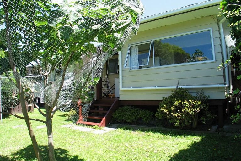 Photo of property in 4/11a Bayside Avenue, Te Atatu Peninsula, Auckland, 0610