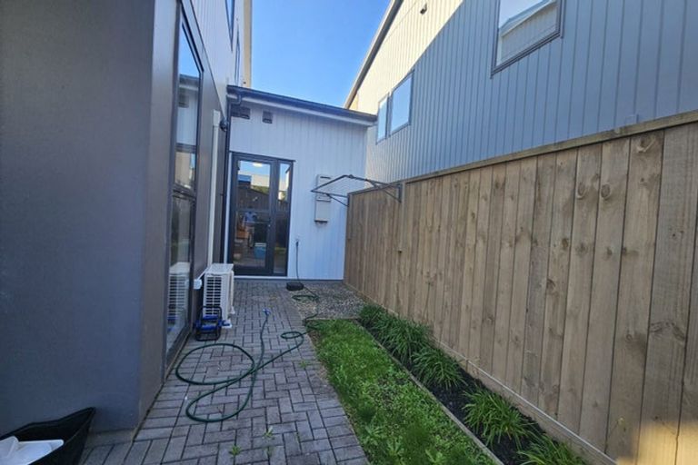 Photo of property in 6 Wai Place, Westgate, Auckland, 0614