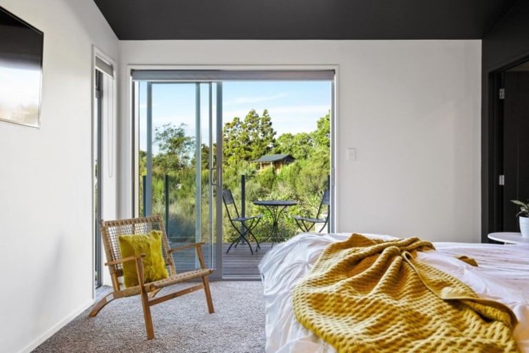 Photo of property in 10 Gavinike Place, Waimauku, 0812