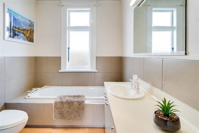 Photo of property in 26a Vigor Brown Street, Napier South, Napier, 4110