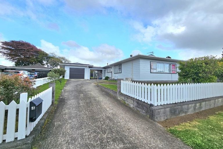 Photo of property in 4 Poplar Grove, Whalers Gate, New Plymouth, 4310