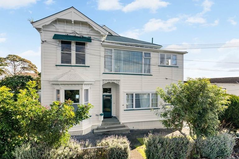 Photo of property in 2/1 Heathglen Place, Bayview, Auckland, 0629