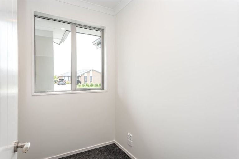 Photo of property in 10 Angus Place, Rangiora, 7400