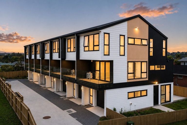 Photo of property in 1/36 Longburn Road, Henderson, Auckland, 0610