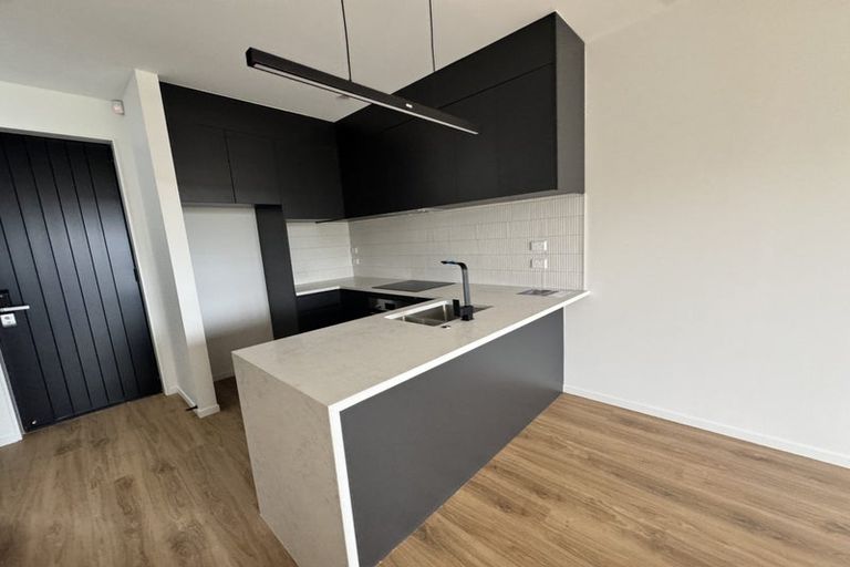 Photo of property in 6b Cascades Road, Pakuranga Heights, Auckland, 2010