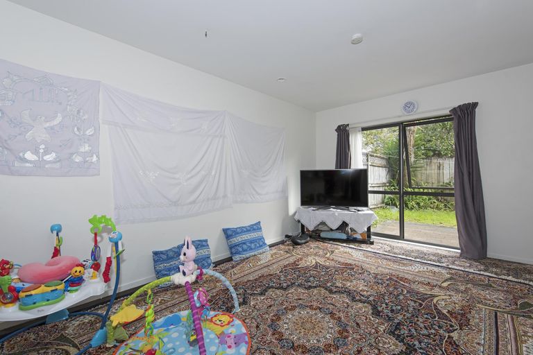 Photo of property in 6/36 West Coast Road, Glen Eden, Auckland, 0602