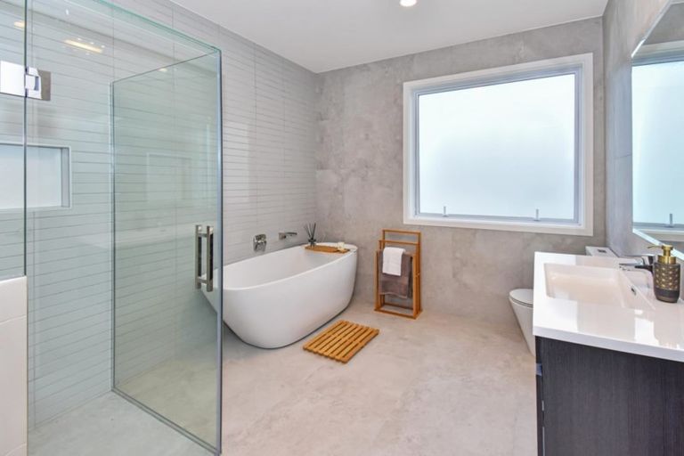 Photo of property in 16 Milano Boulevard, Karaka, Papakura, 2113