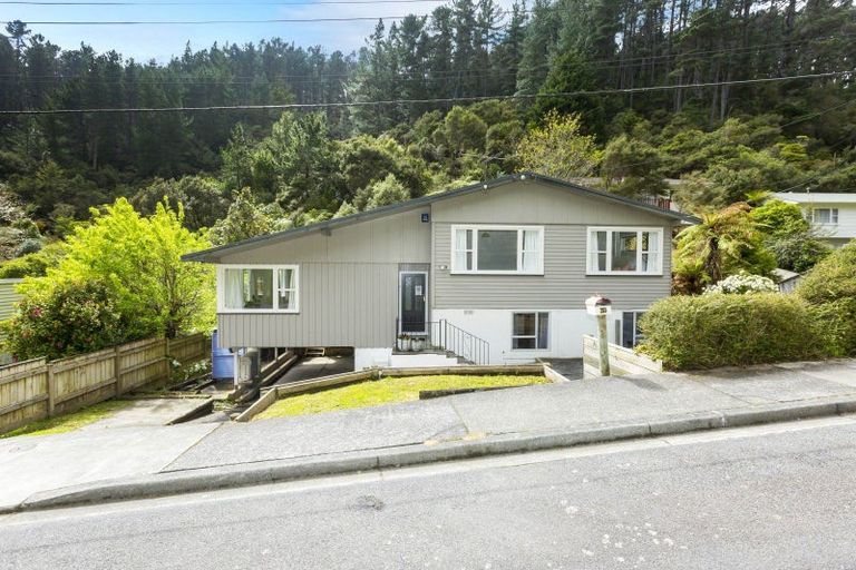 Photo of property in 67 Elmslie Road, Pinehaven, Upper Hutt, 5019