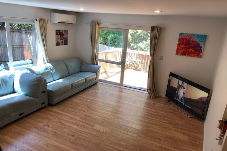 Photo of property in 2/63 Pupuke Road, Birkenhead, Auckland, 0627